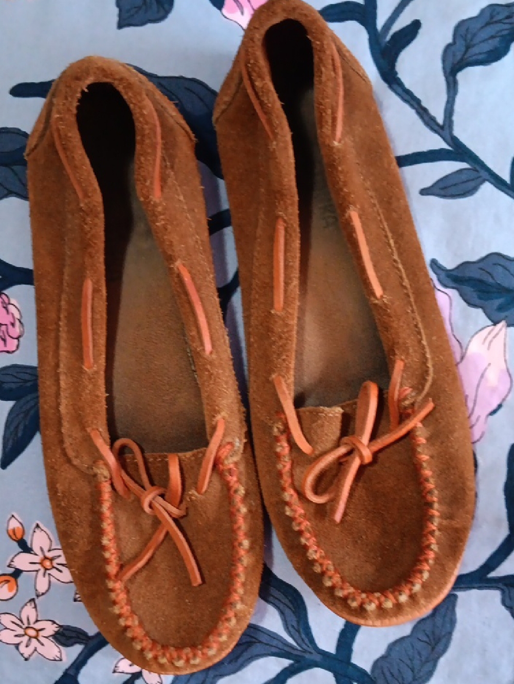 Minnetonka Women's Chestnut Suede Moccasin Slip-Ons